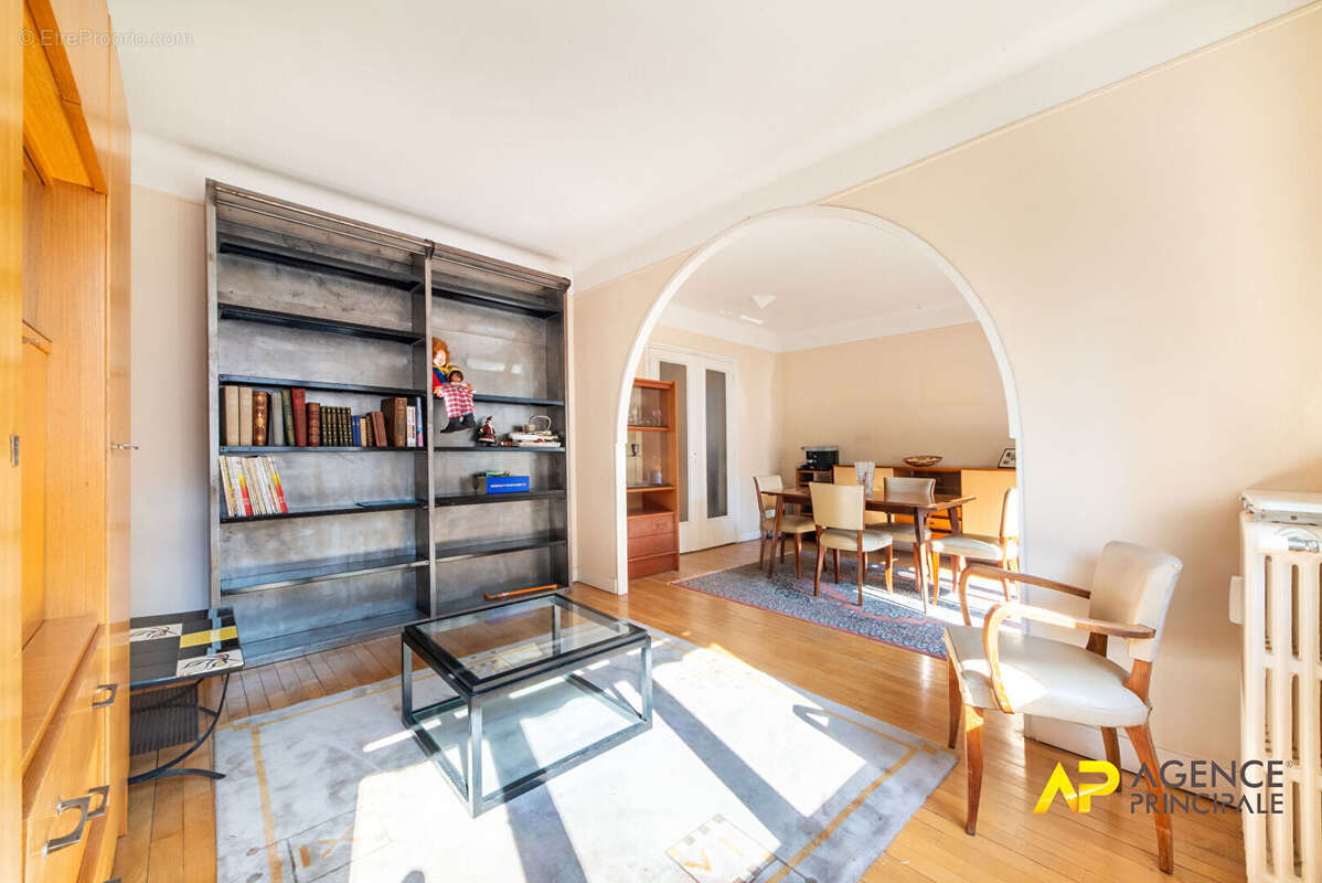 Appartement à LA GARENNE-COLOMBES