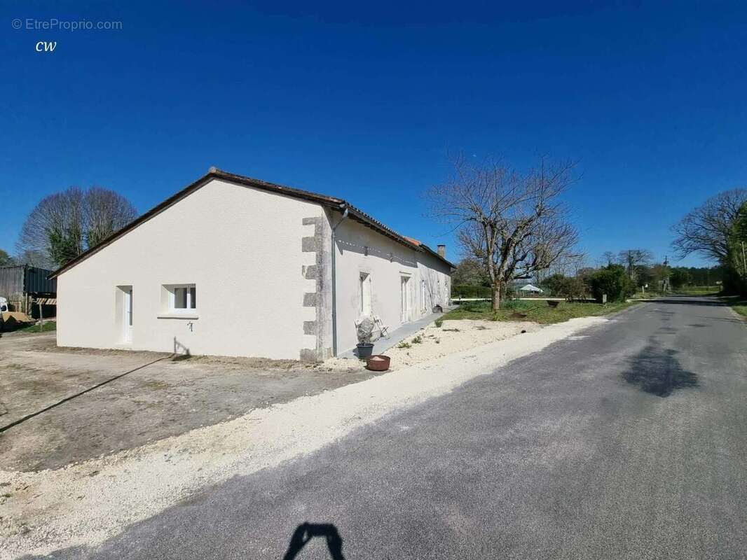 Photo 2 - Maison à BRIE-SOUS-CHALAIS