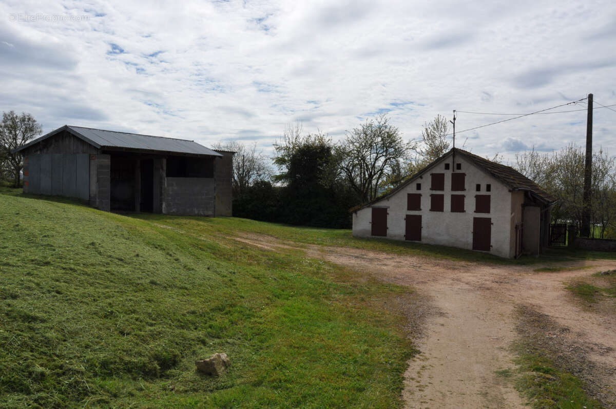 Jolie fermette à la campagne, 2 chambres, dépendances et terrain de 3090 m2 - photo 26