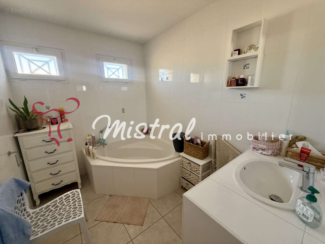 Aigues mortes villa 3 chambres suite rdc garage - photo 6
