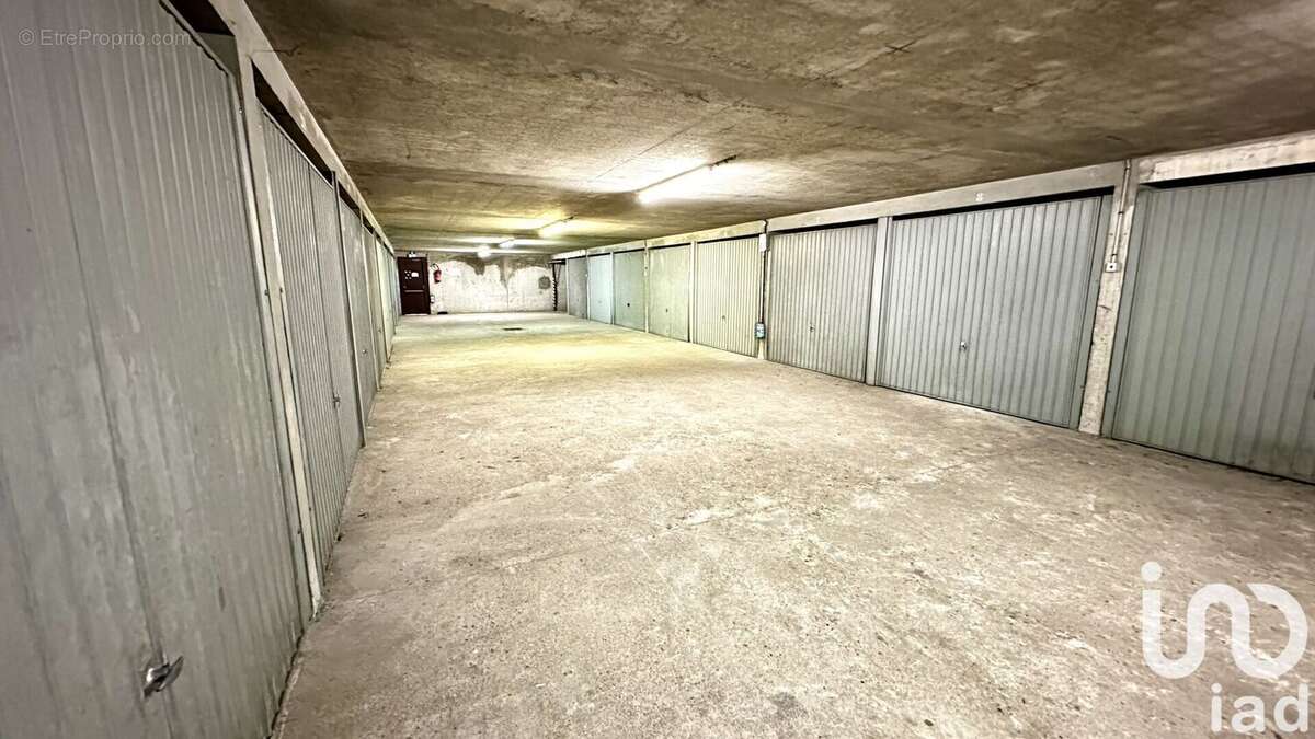 Photo 7 - Parking à COURBEVOIE