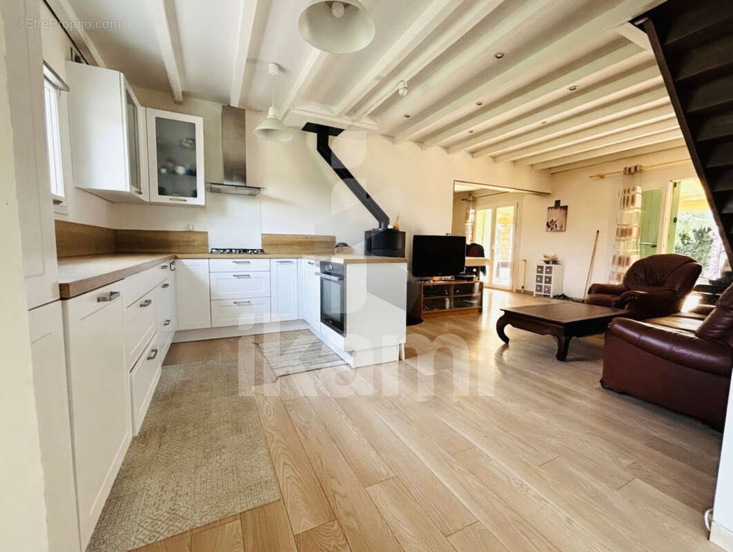 Maison à SAINT-BARTHELEMY-DE-VALS