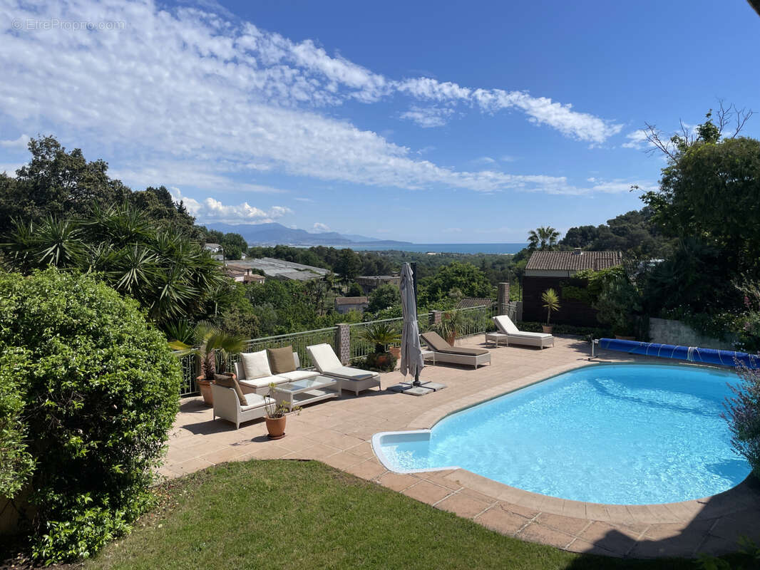 À VENDRE   Villa de charme avec vue mer, piscine chauffée et 6 chambres - photo 6