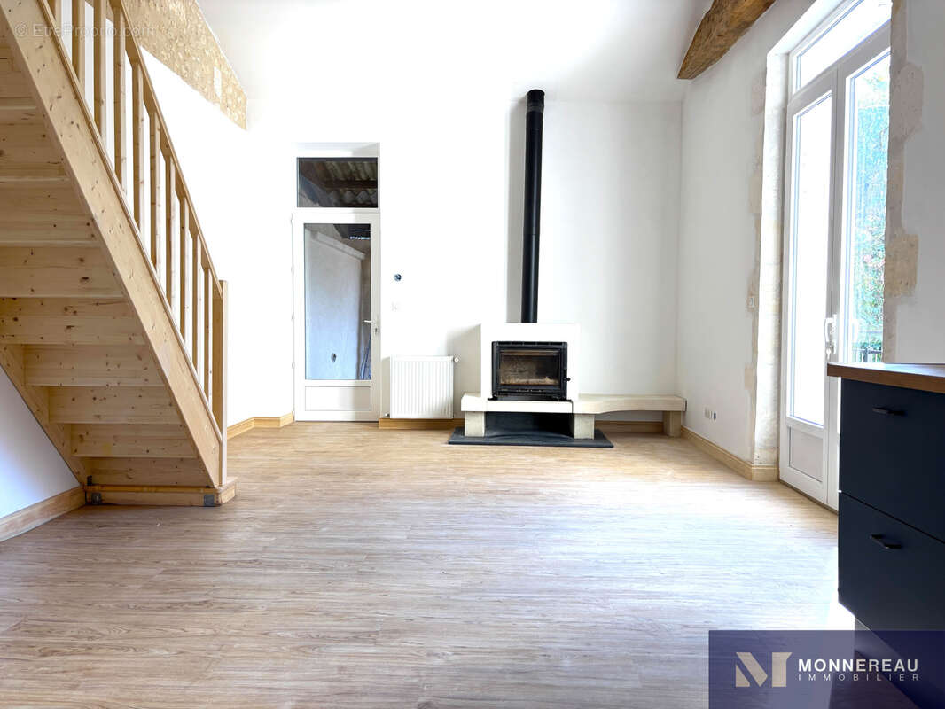 Appartement à BARBEZIEUX-SAINT-HILAIRE