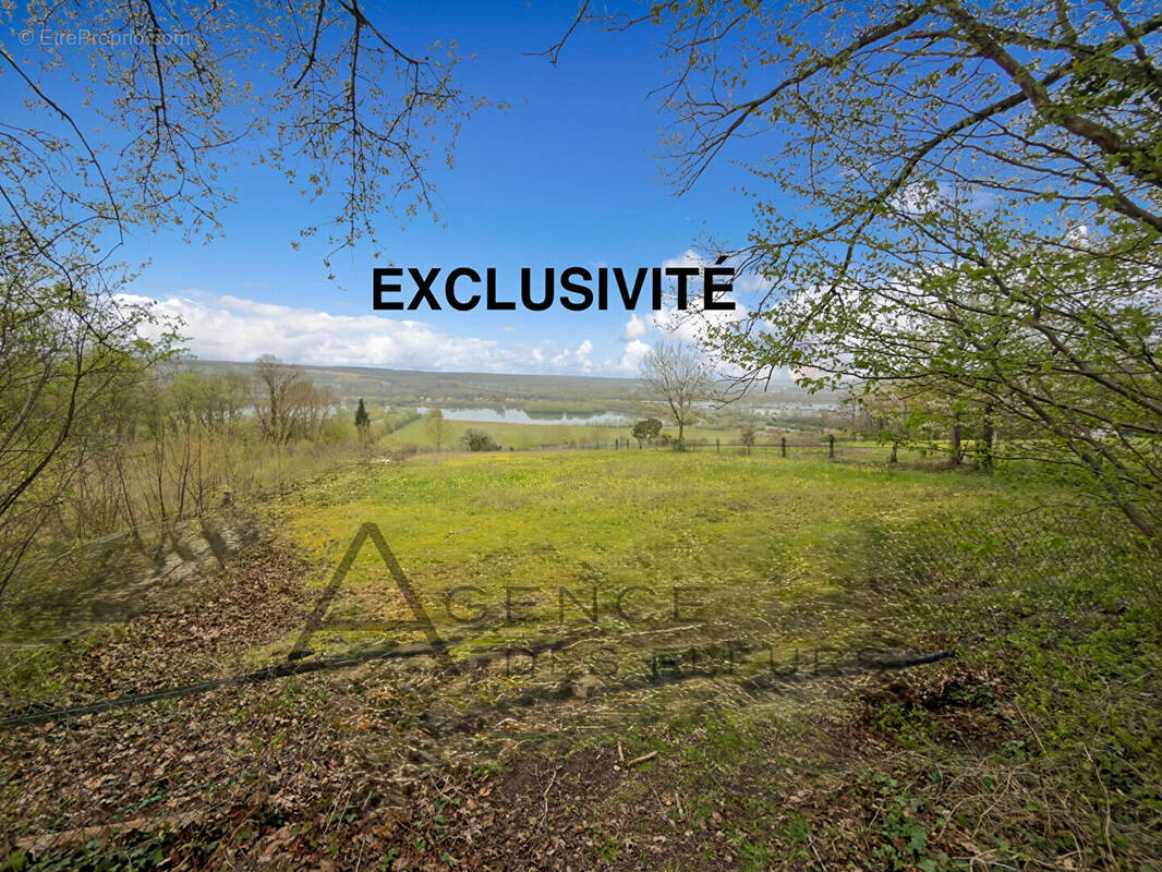 Terrain à FRENEUSE