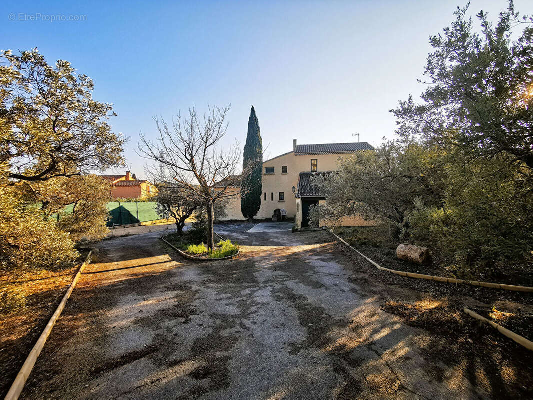 Maison traditionnelle t5 (construite en 1973) de 138 m² sur un terrain de 1 003  m2 - photo 6