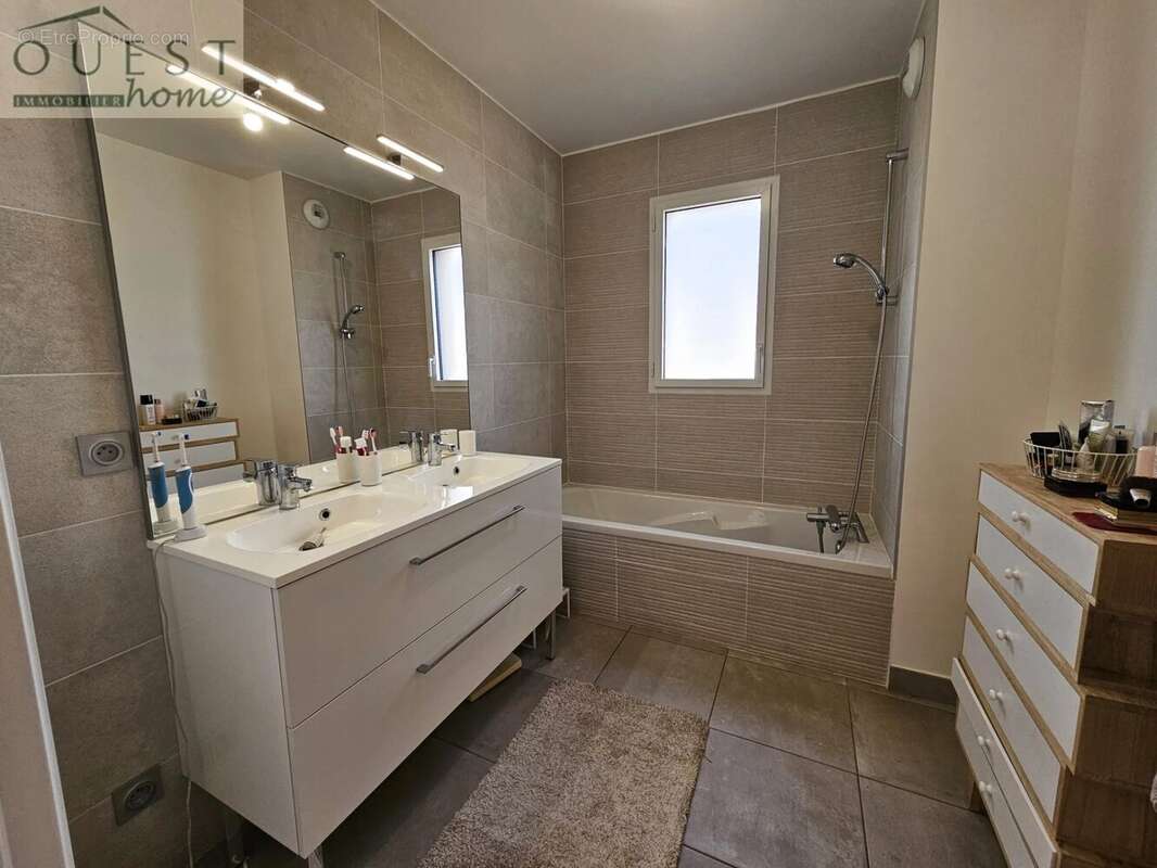 Appartement à SAINT-GENIS-LES-OLLIERES