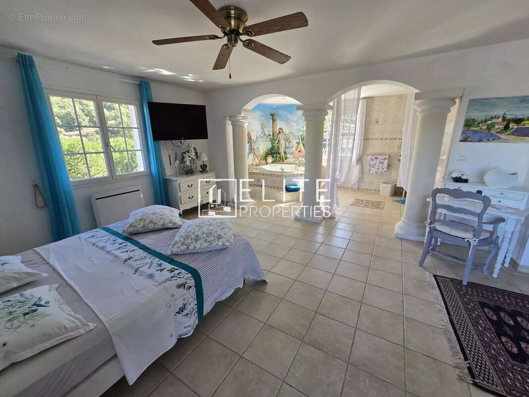 Maison à LES ADRETS-DE-L'ESTEREL