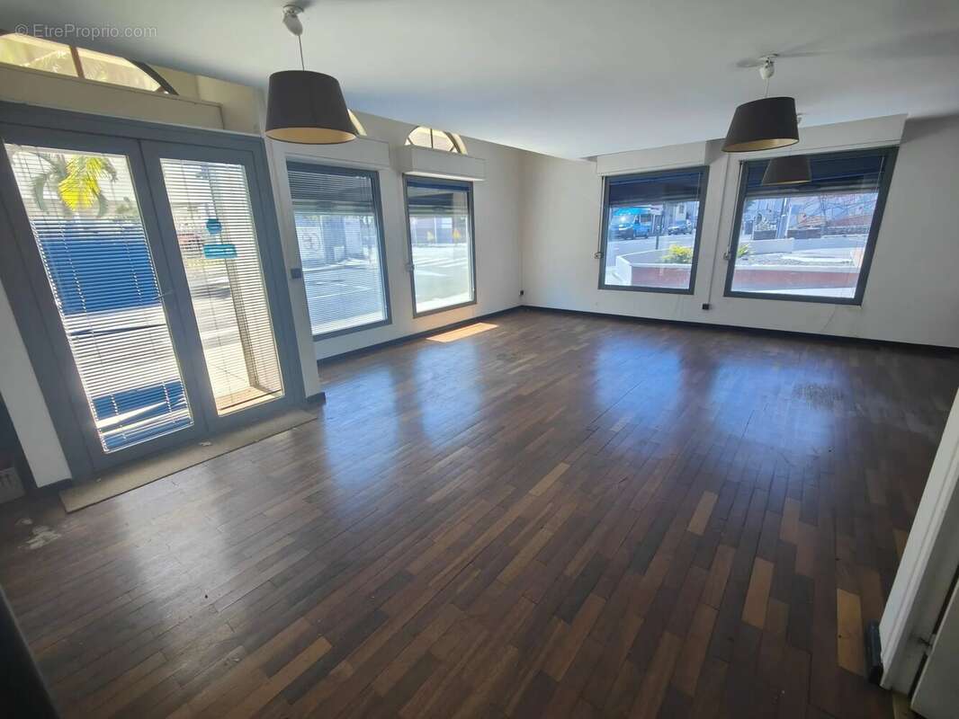 Commerce à SAINT-DENIS