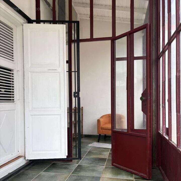 Maison à LES ABYMES