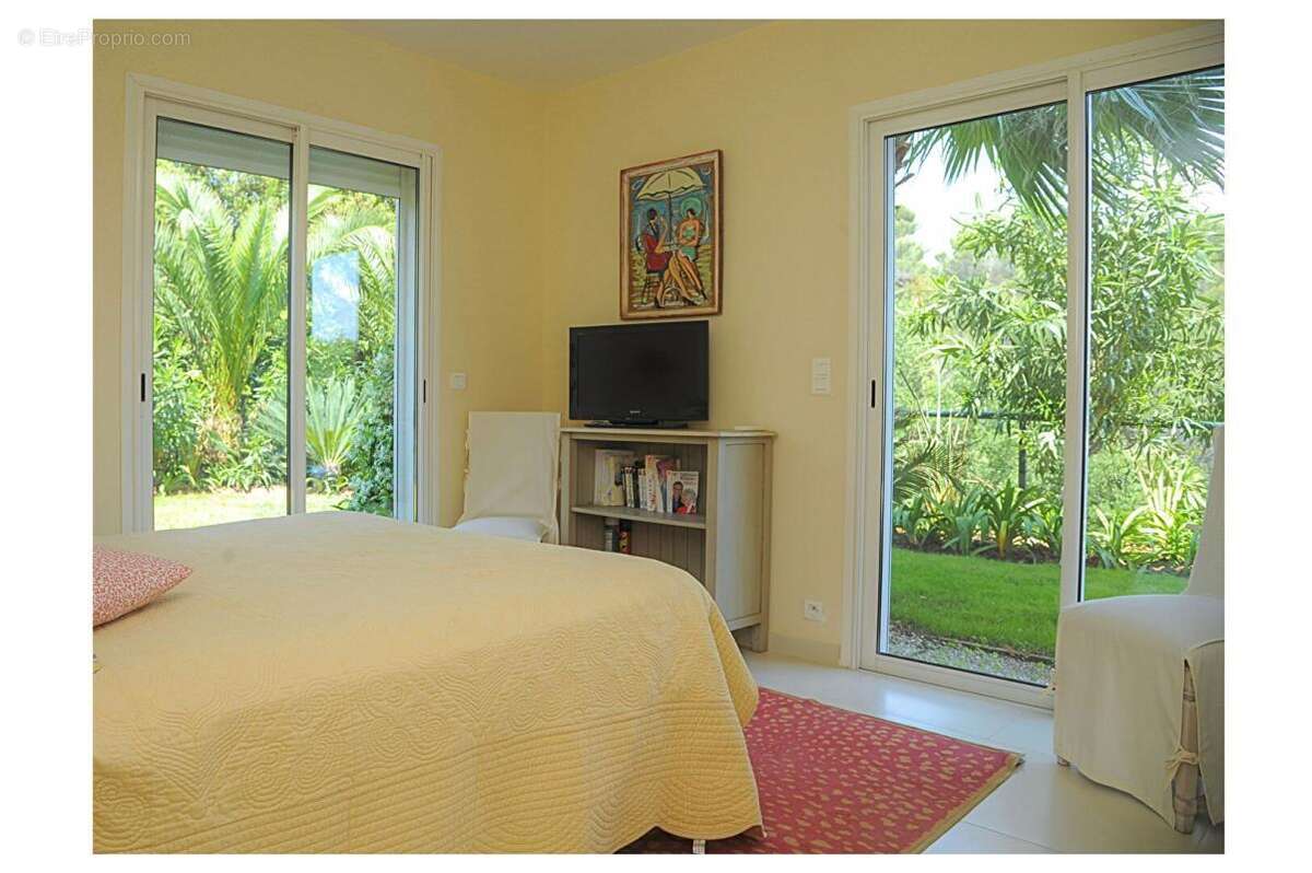 Villa 7 pièce(s) 295 m2, piscine, jardin, la Constance Antibes - photo 6
