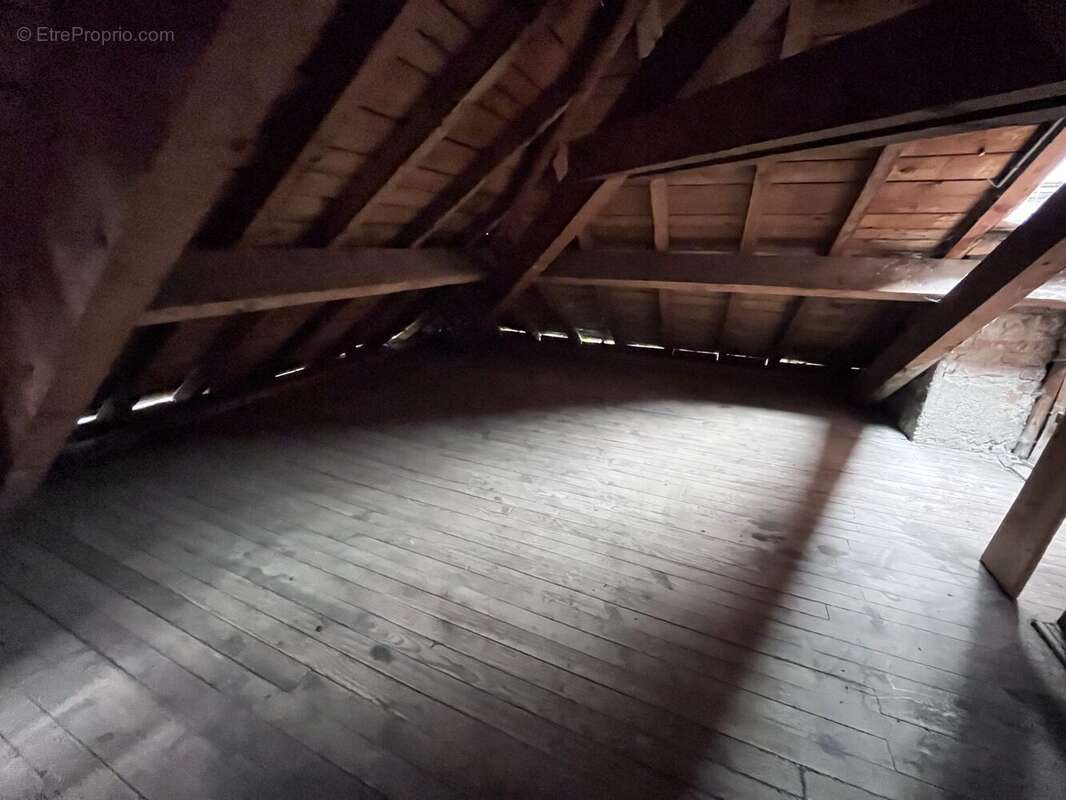 Grenier - Appartement à CONDAT