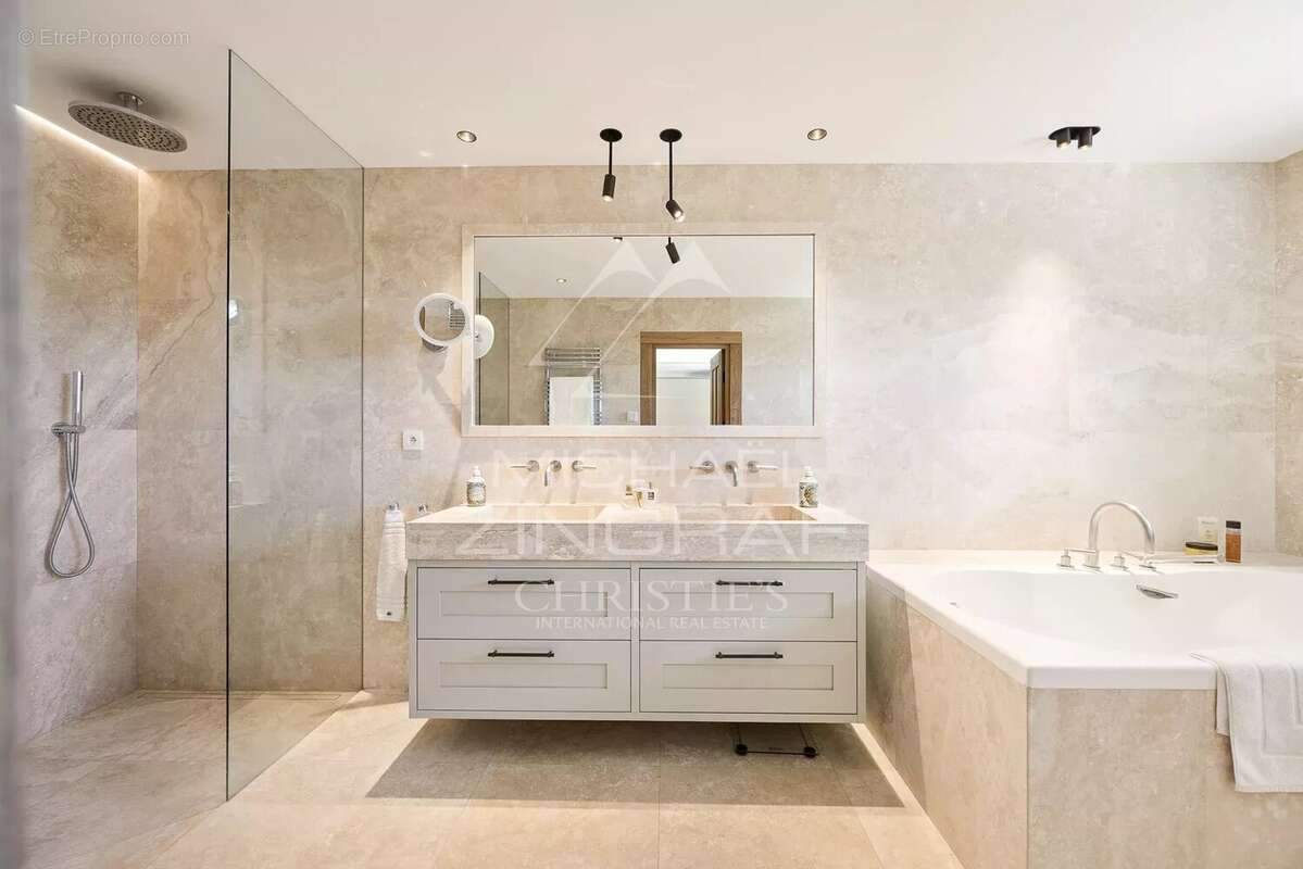 Hauteurs de Cannes  - Villa entiérement rénovée avec vue mer et montagne - photo 9