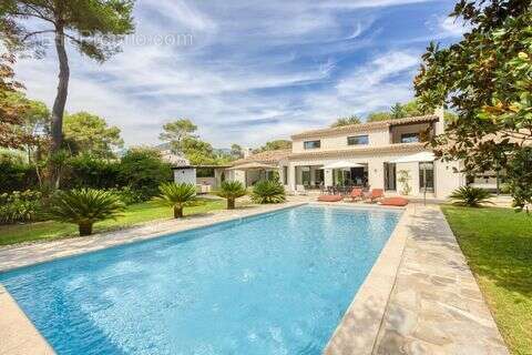 Maison à ROQUEFORT-LES-PINS