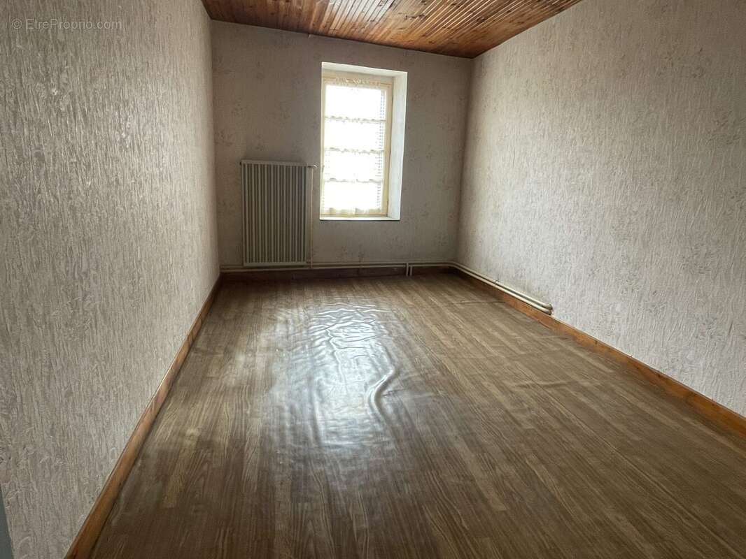 Maison à VIC-DES-PRES