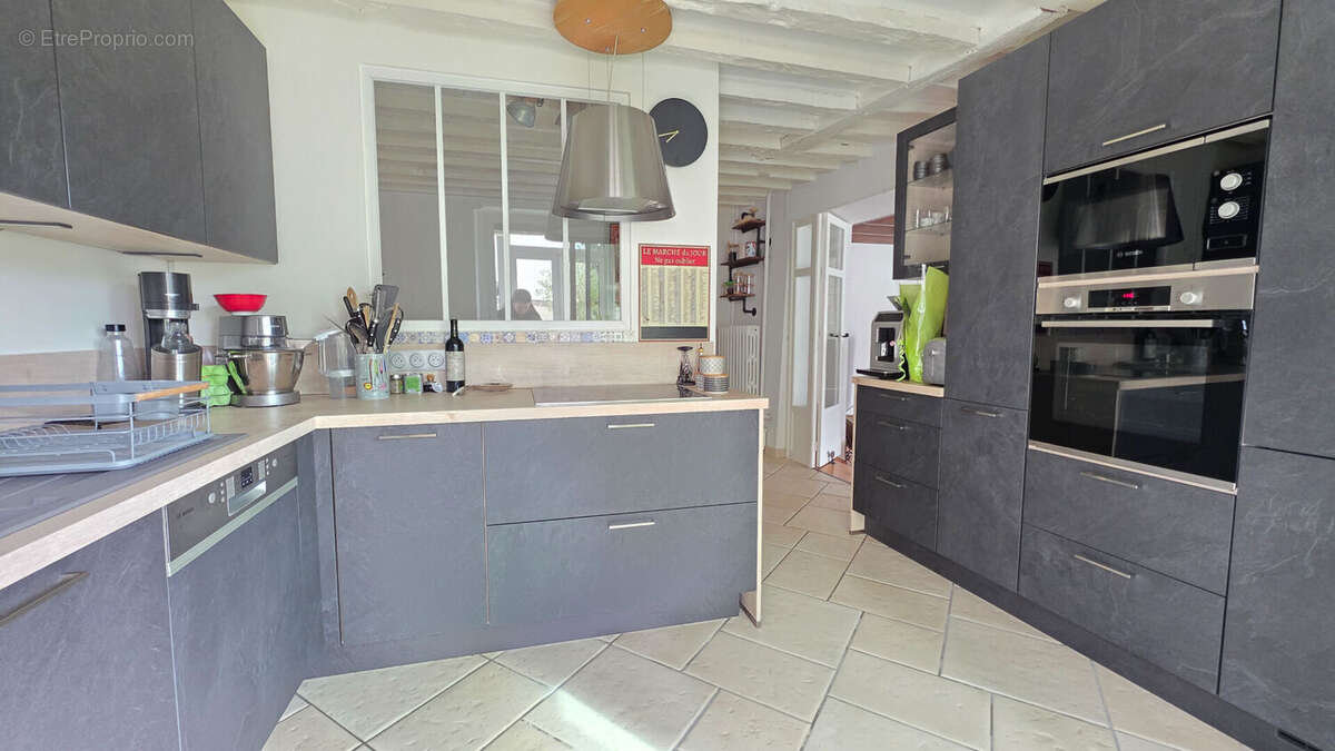 Longère rénovée de 175 m²  avec dépendances  - 887 m² - photo 8