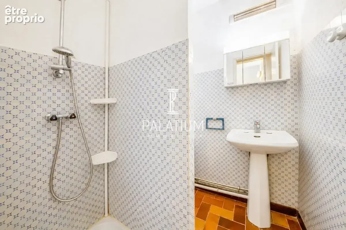 Maison de plain-pied avec jardin arboré et 3 appartements - photo 21