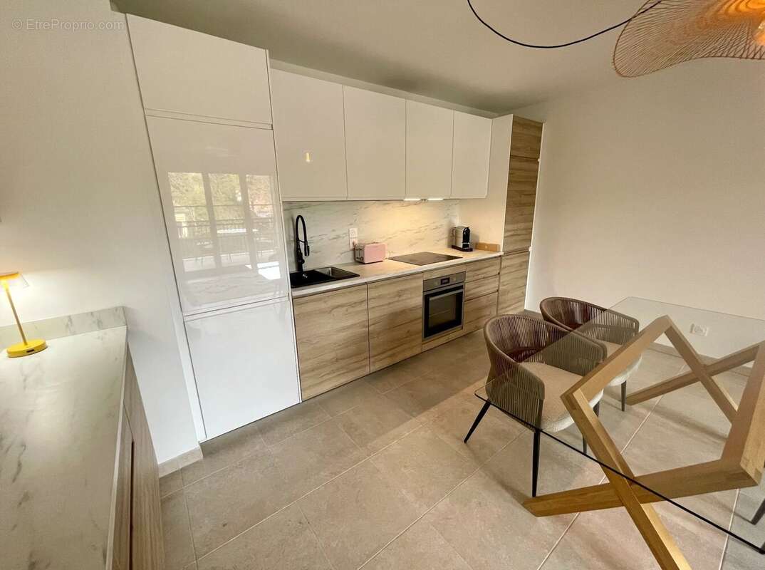 Appartement à ROQUEFORT-LES-PINS