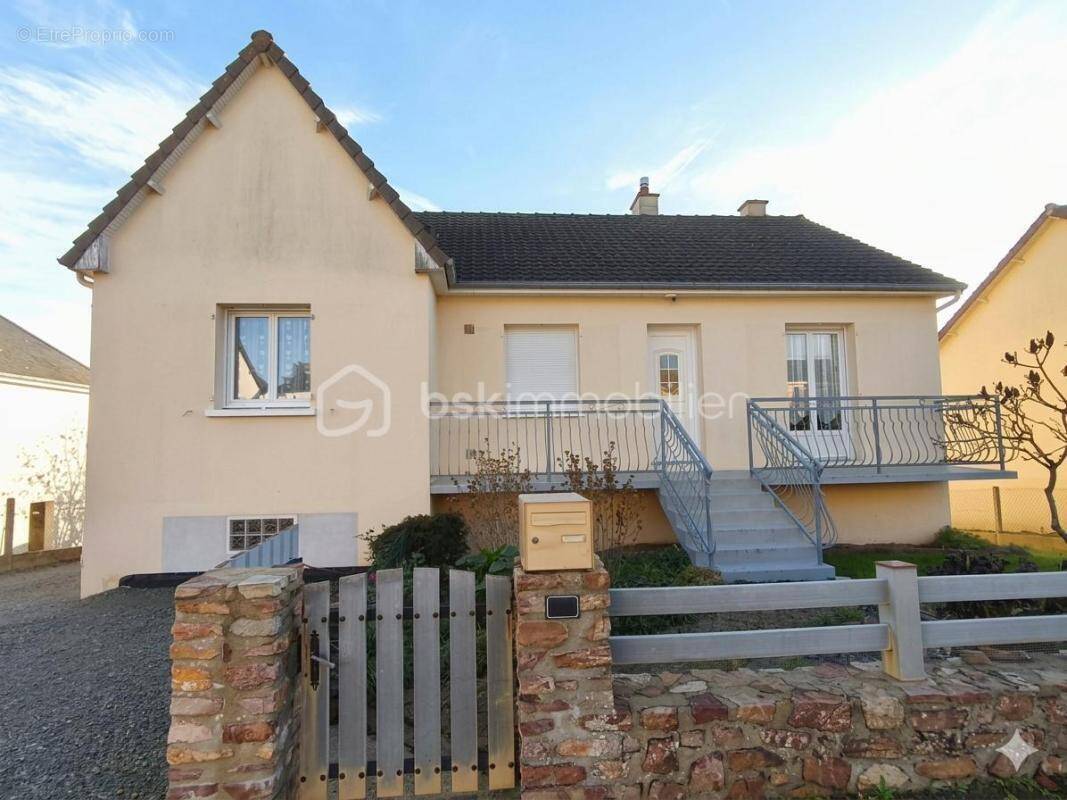 Maison à VILLAINES-LA-JUHEL