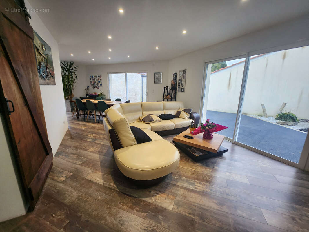 Maison en pierre rénovée avec studio indépendant, piscine et grand garage - photo 9