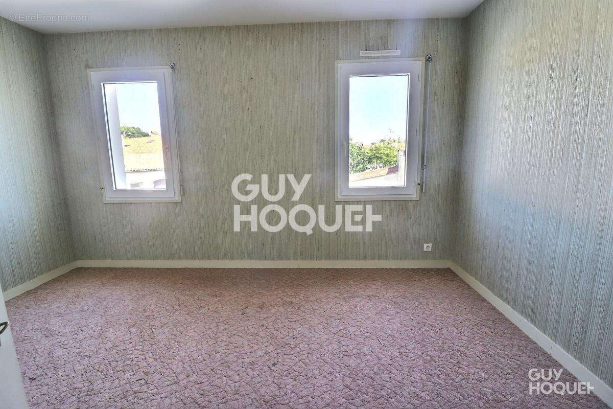 Maison à SAINT-GERMAIN-DE-MARENCENNES