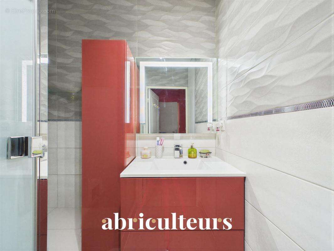 Grand 2 pièces avec terrasse et garage en vente à Bron (69500) - photo 8