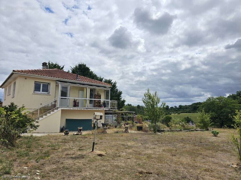 Maison à AUNAC