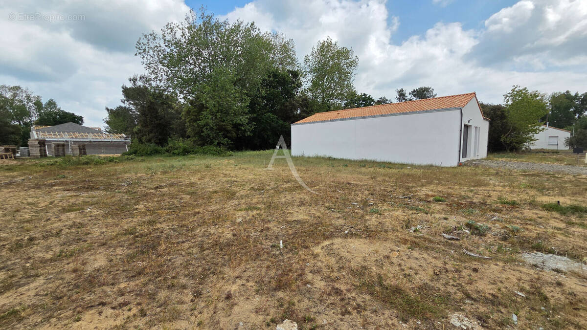 Terrain à SAINT-HILAIRE-DE-RIEZ