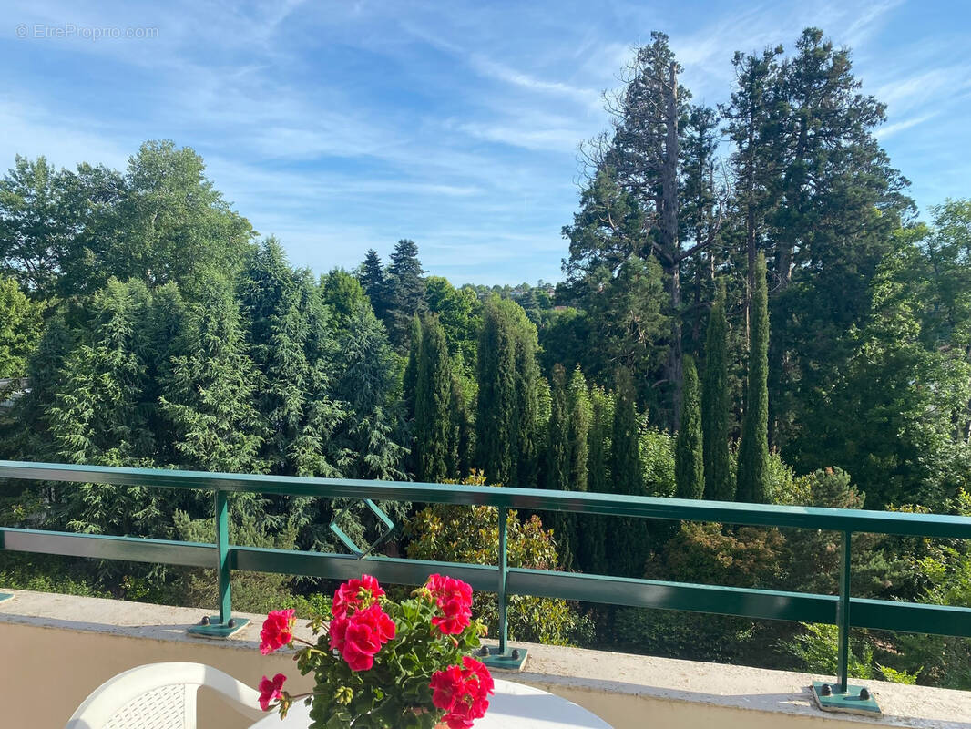 Appartement à CHARBONNIERES-LES-BAINS