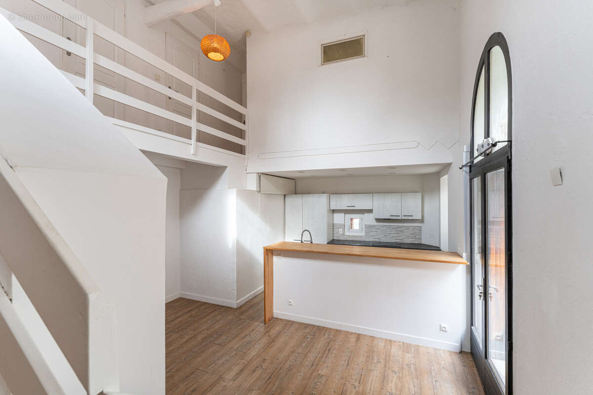 Appartement à MARSEILLE-4E