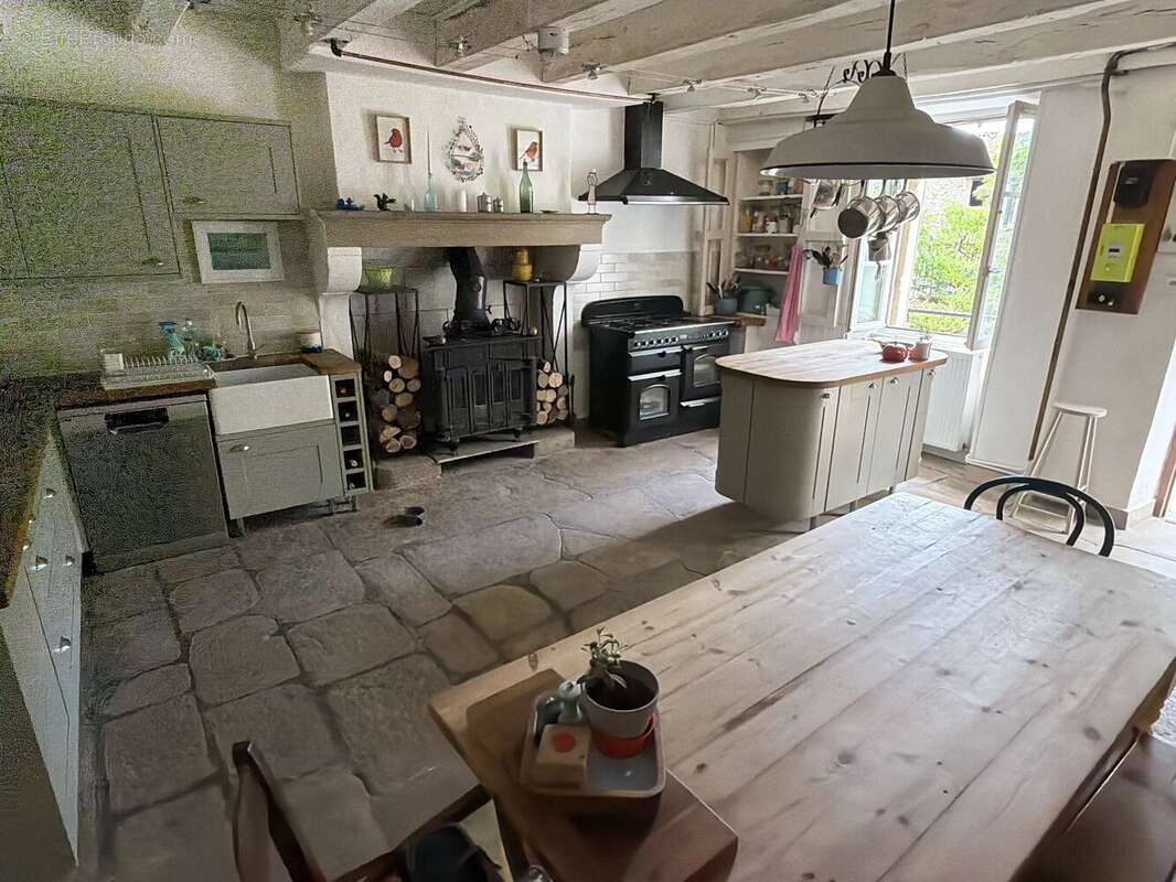 Spacieuse maison de hameau offrant une configuration modulable, de superbes espaces extérieurs et des granges - photo 3