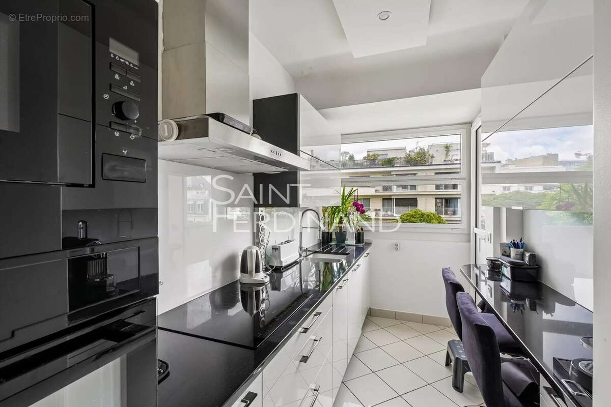 Appartement à NEUILLY-SUR-SEINE