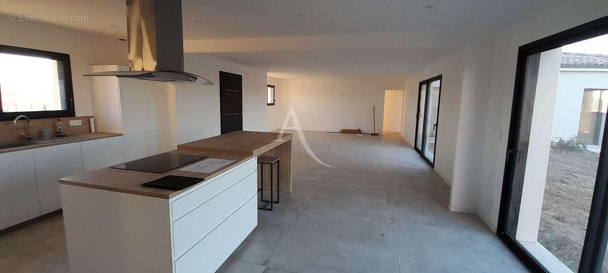 Maison à NIEUL-LE-VIROUIL