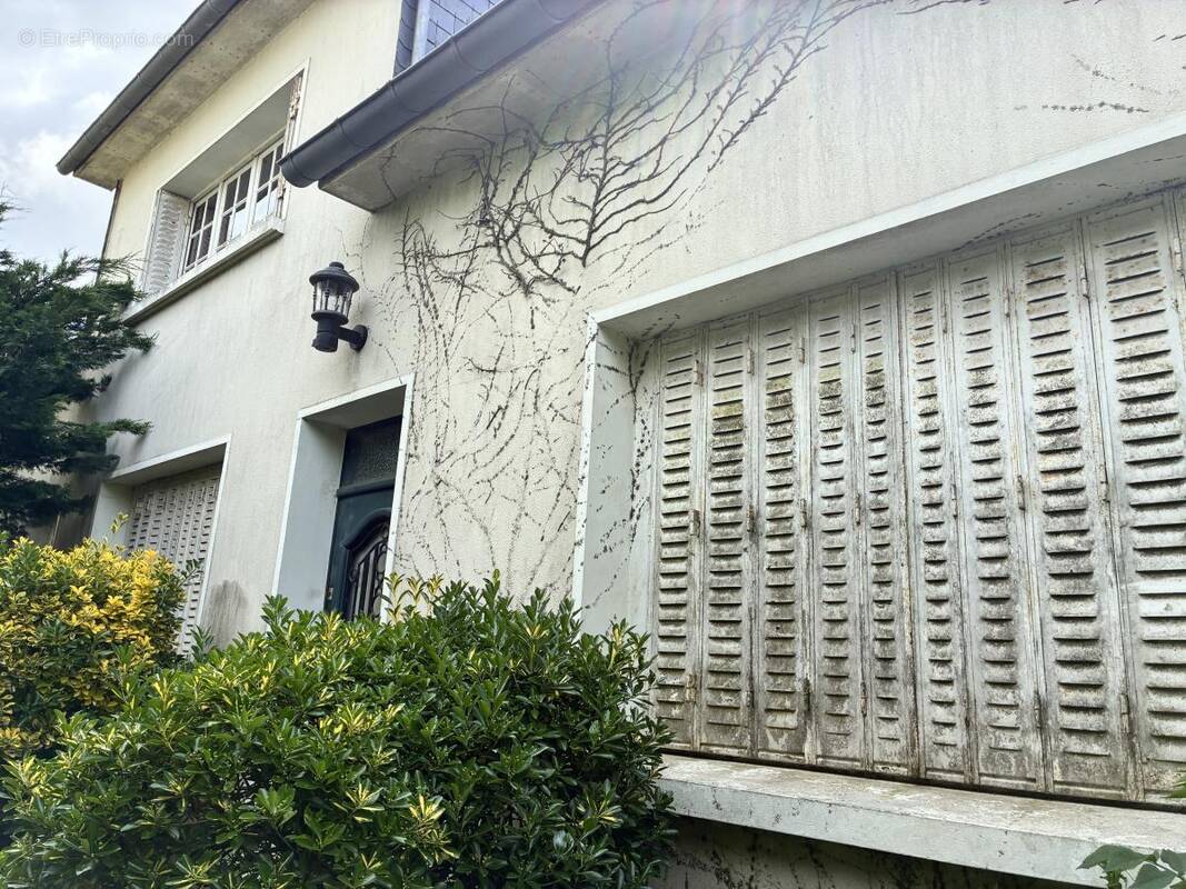 Maison 156 m² à Louverne  - photo 1