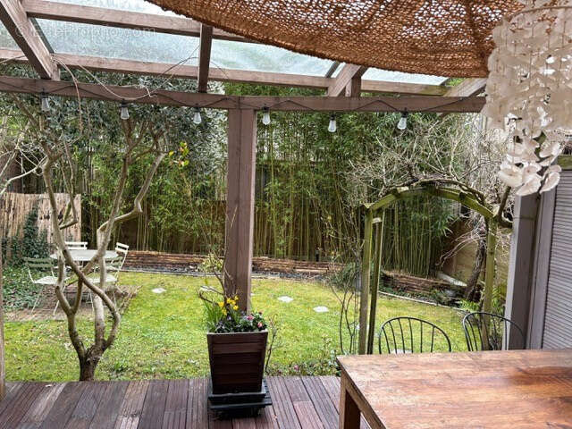 Appartement à MARNES-LA-COQUETTE