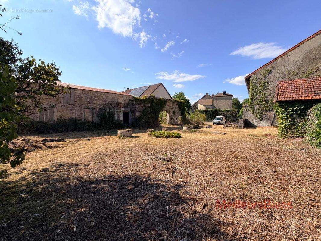 Ferme 122 m² à réhabiliter à Vevy avec terrain de 2 709 m² et dépendances - photo 7