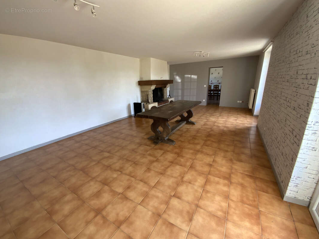 Maison à LIORAC-SUR-LOUYRE