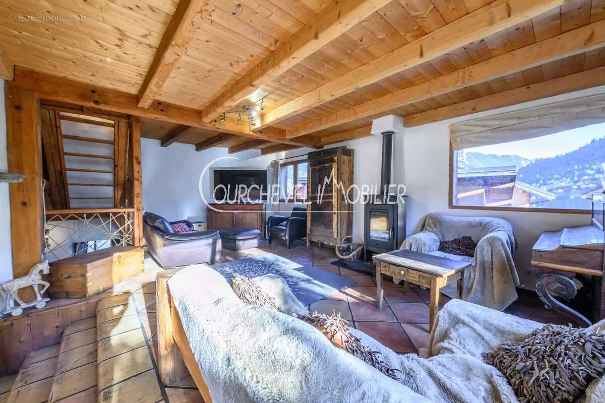 Maison à LES ALLUES