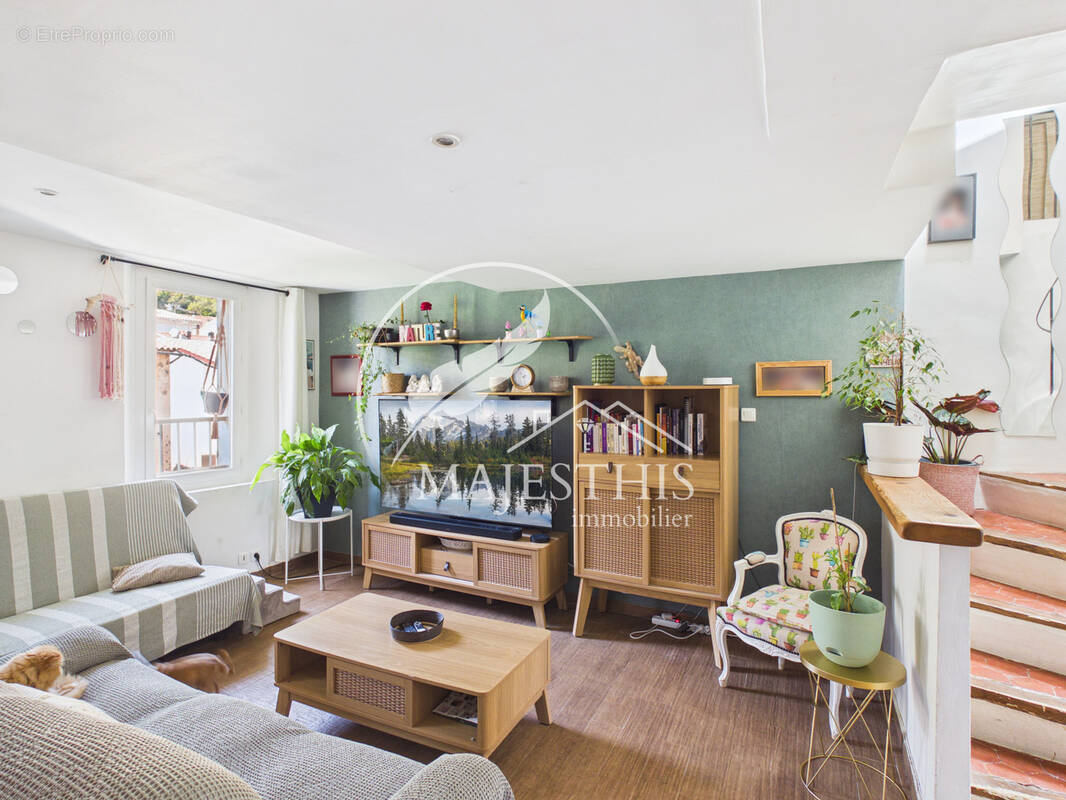 Appartement à SOLLIES-TOUCAS