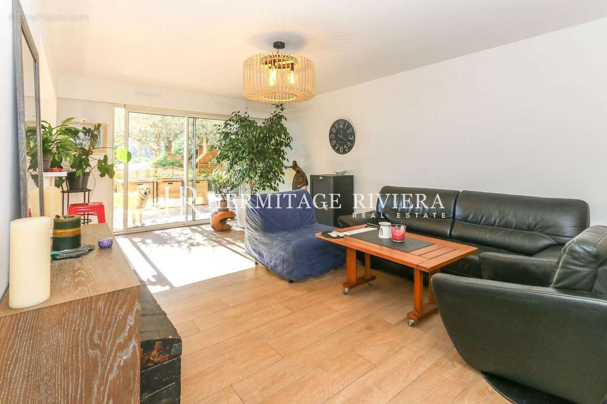 Appartement à EZE