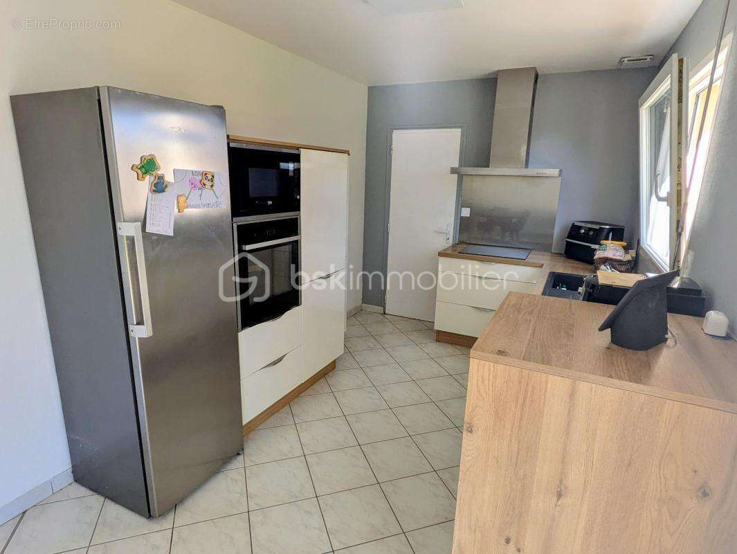 EN EXCLUSIVITÉ – Maison rare sur le marché – 4 chambres – Saint-Germain-du-Pinel – Sans vis-à-vis - photo 5