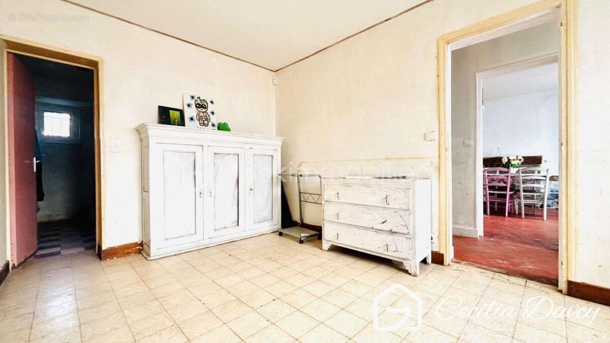 Maison à VILLENEUVE-L'ARCHEVEQUE