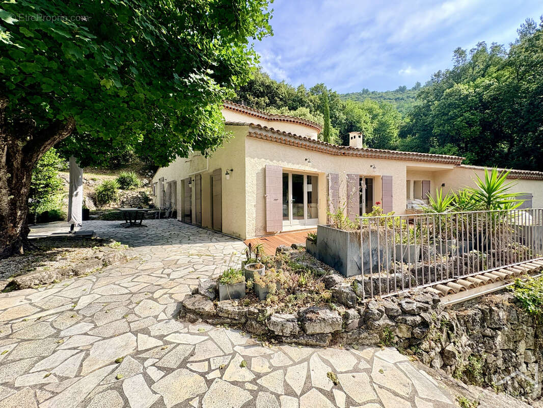 Maison à TOURRETTES-SUR-LOUP
