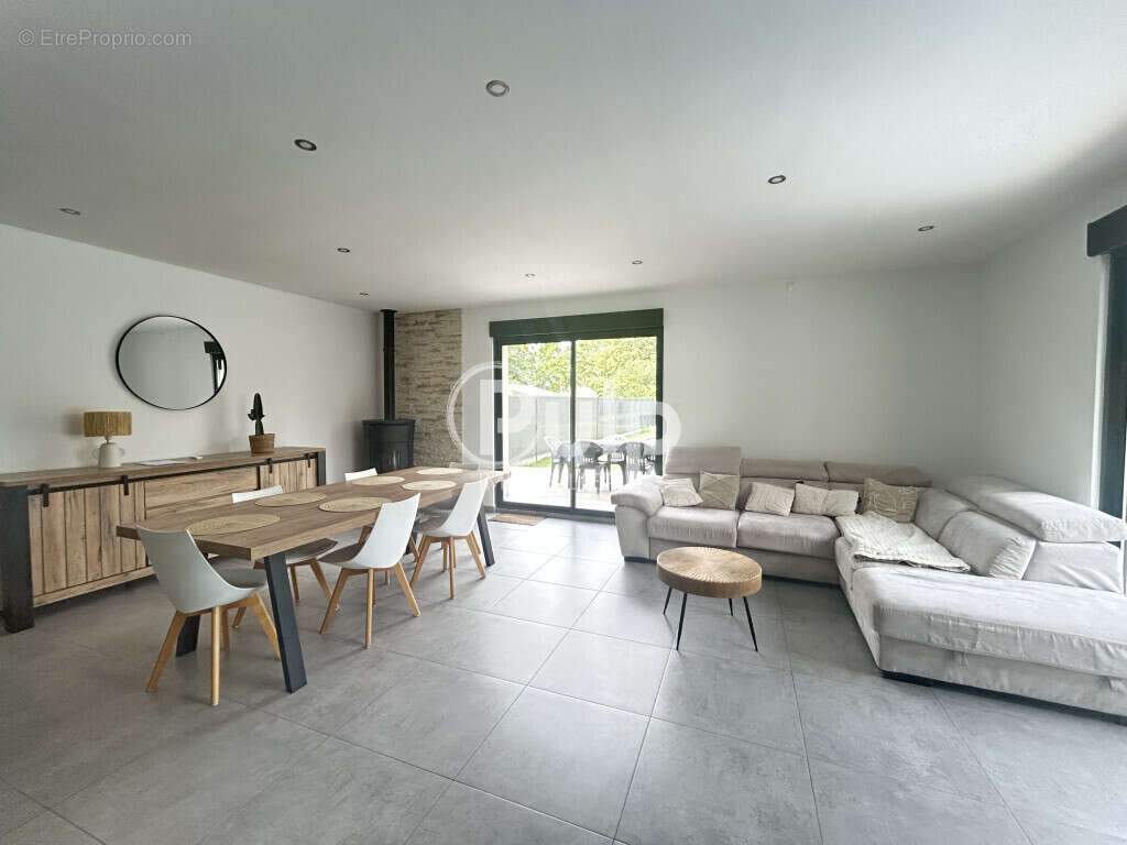 Maison à ESTEVELLES