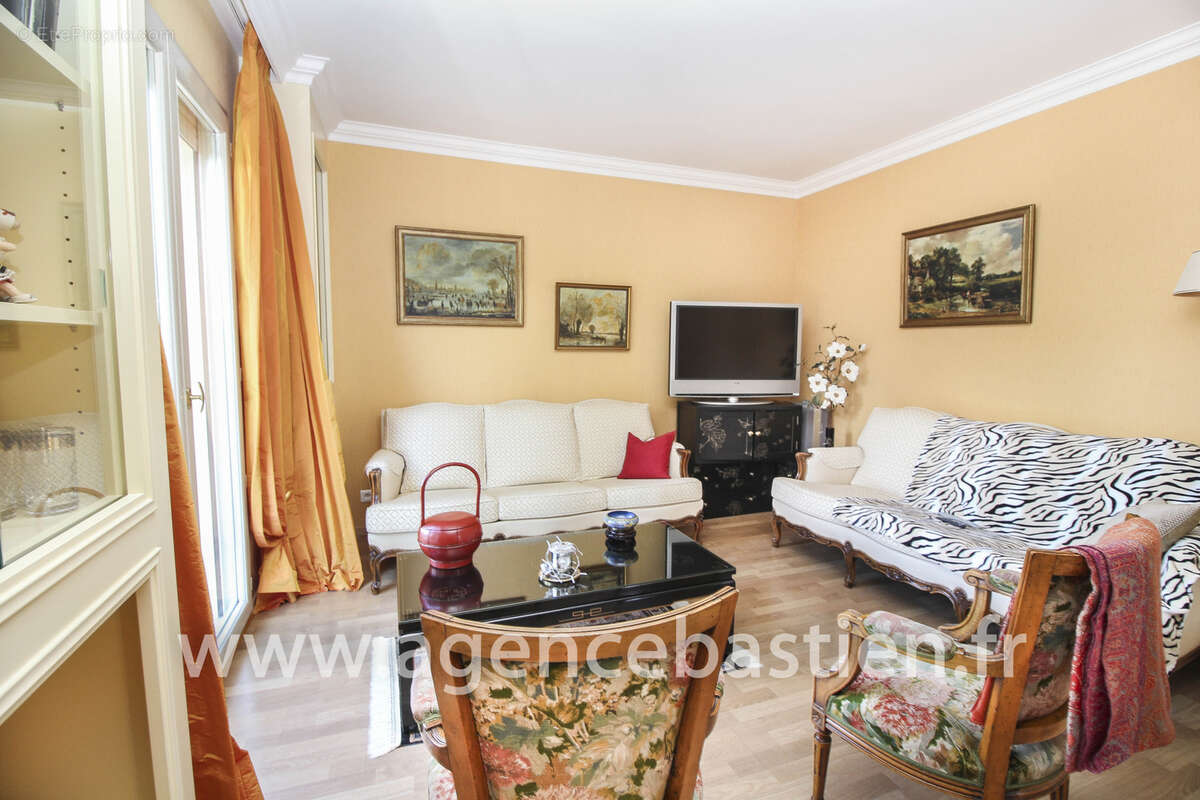 Maison à SAINT-GENIS-POUILLY