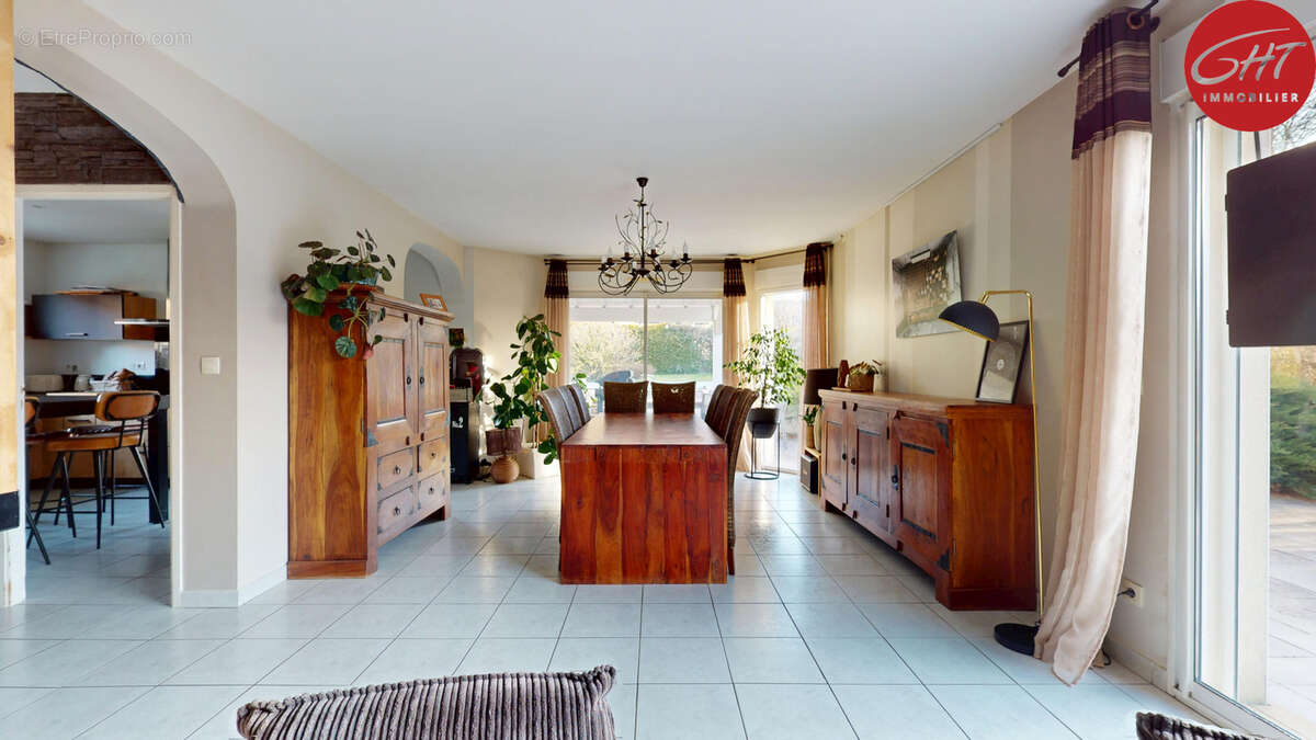 Maison à MAMIROLLE
