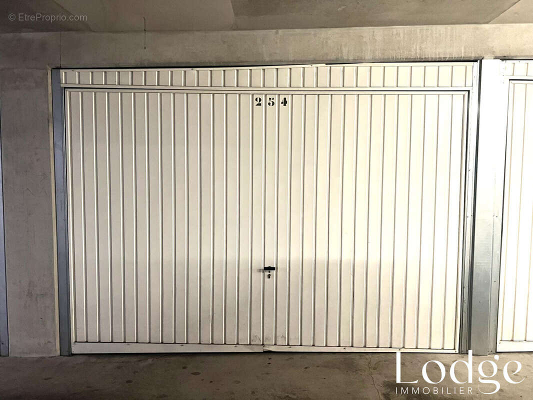 Parking à MARSEILLE-3E