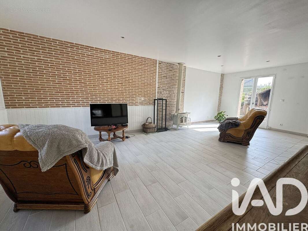 Photo 2 - Maison à MALAUNAY
