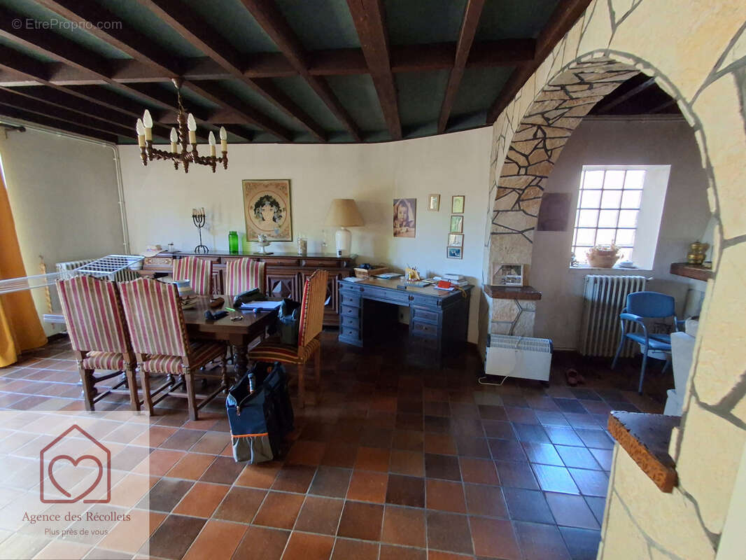 Maison avec jardin et grand  garage - photo 3