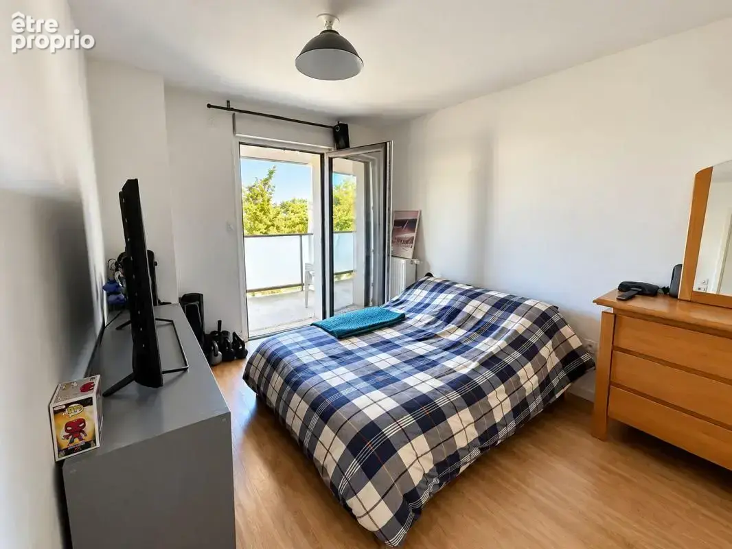 LA ROCHELLE – Appartement T2 avec grand balcon, parking sécurisé et cellier - photo 7